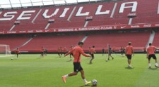 Чемпионат возобновится в Севилье. Фото twitter.com/SevillaFC