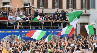Итальянцы празднуют победу на Евро-2020