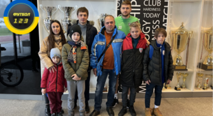 Игорь Пластун с детьми-беженцами