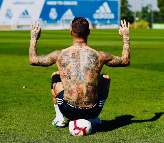 Ramos Izbavilsya Ot Tatuirovok Smotret Foto Telekanal Futbol