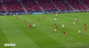 Бавария - Севилья - Видео удара Де Йонга, 46 минута смотреть онлайн