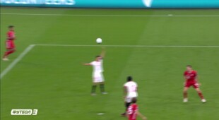 Бавария - Севилья - Видео незасчитанного гола Левандовски, 51 минута смотреть онлайн