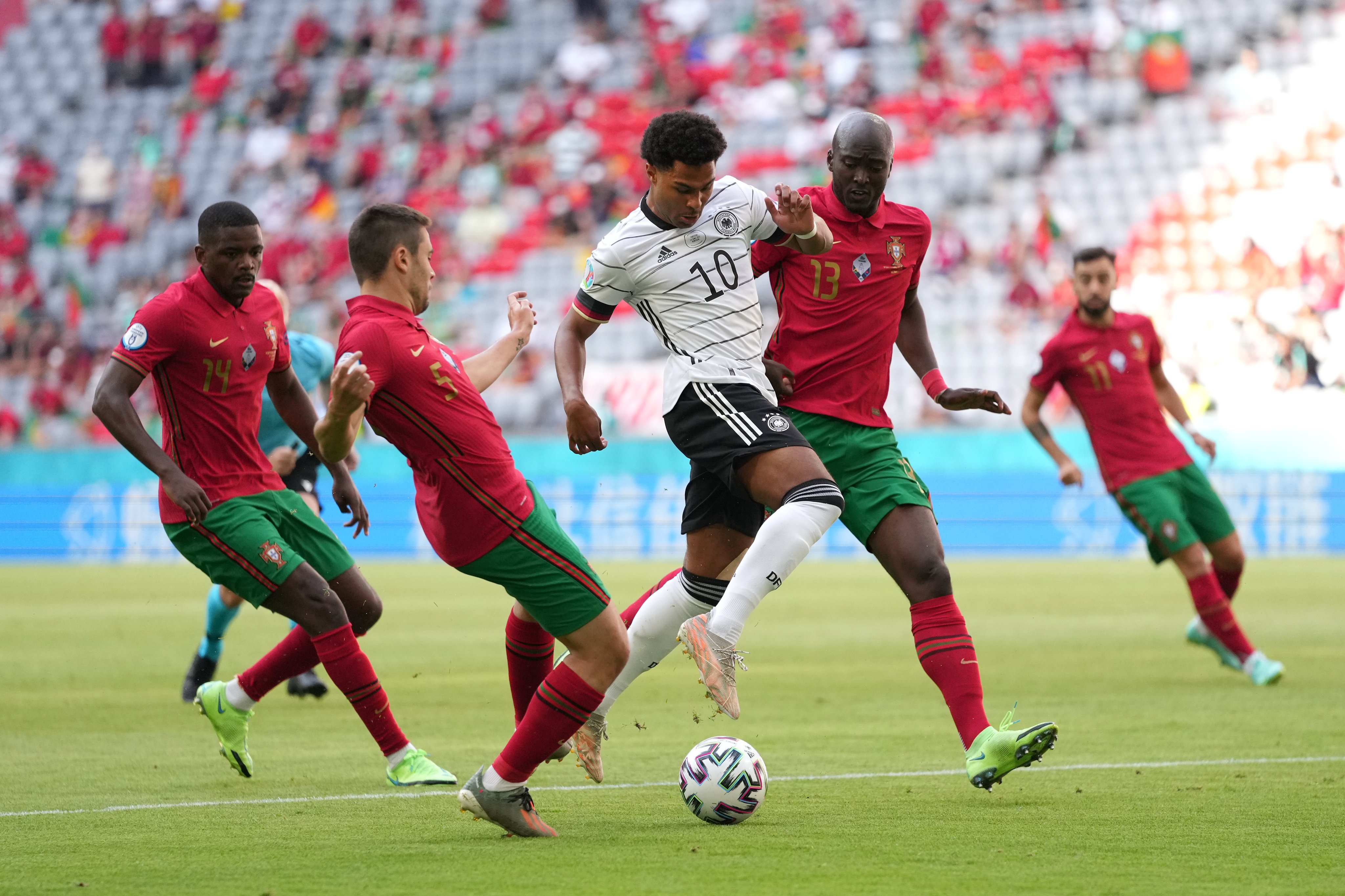 Португалия футбол прямая. Португалия Германия матч. Португалия Германия 19 июня. Германия Португалия 4 0. Евро Португалия.